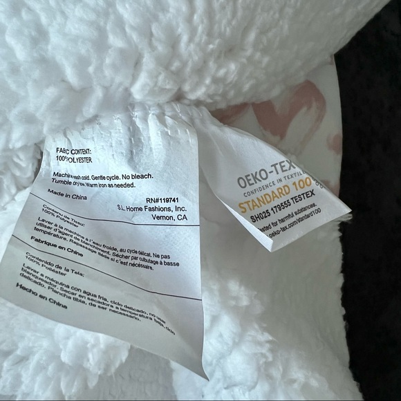 NWT Heart Valentine’s Baby Blanket - Picture 9 of 9